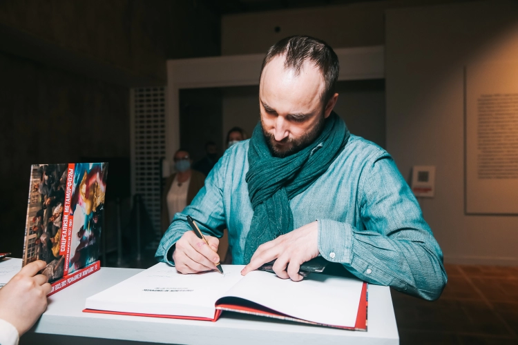 Помнить всем. FUTURO и московская галерея pop/off/art представляют персональную выставку художника Владимира Потапова «Ничего другого»